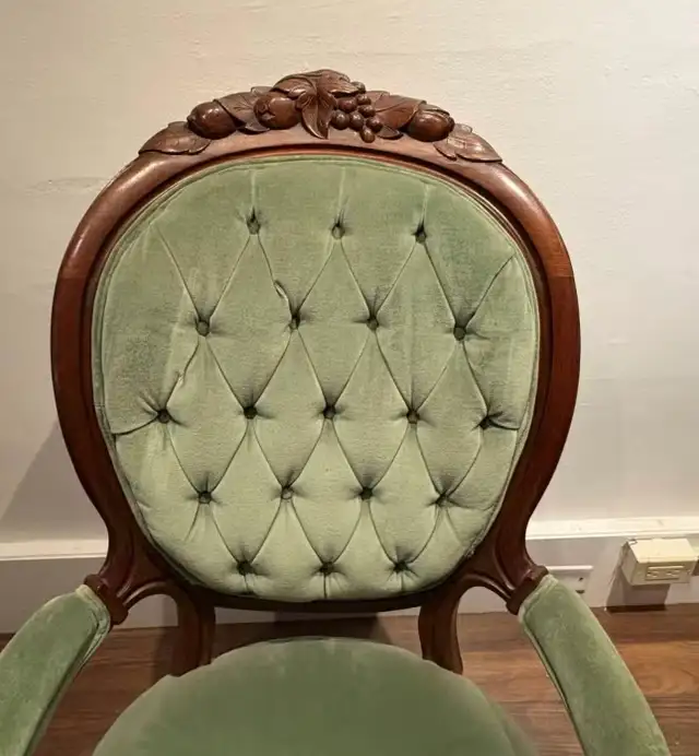 Antique Armchair in Chairs & Recliners in Markham / York Region - Image 5