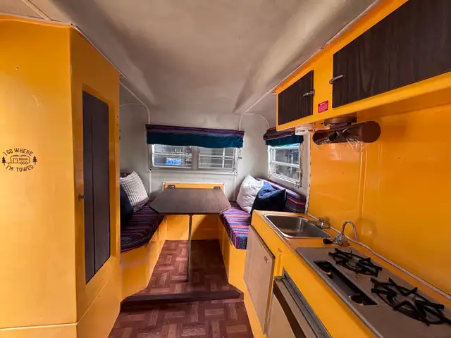 1973 Trillium 1300 | Bunkbed Model | Working Original Appliances in Travel Trailers & Campers in Delta/Surrey/Langley - Image 8