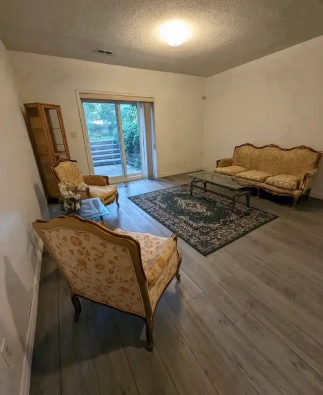 Bayview/Finch North York Basement  private Room