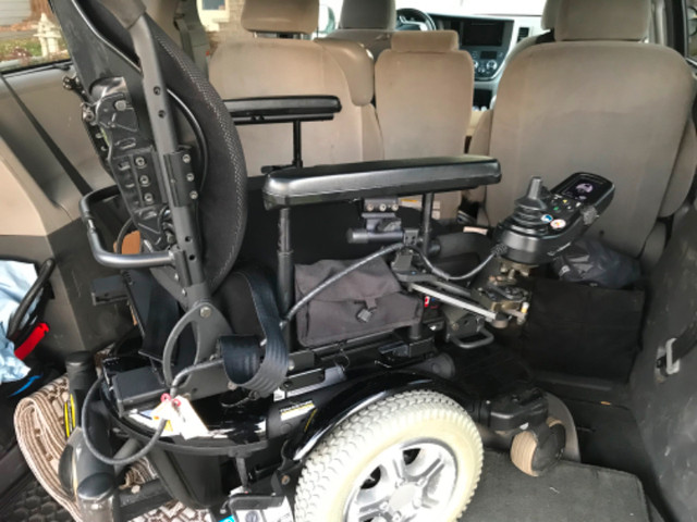 Electric Wheelchair Quantum 600  - Excellent Condition in Health & Special Needs in City of Toronto - Image 3