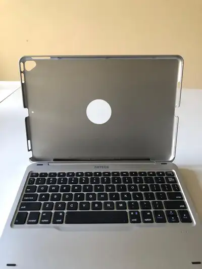 10.5” iPad Bluetooth keyboard case. Like new. , View more