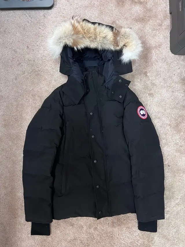 Canada Goose Parka in Women's - Tops & Outerwear in Edmonton - Image 2