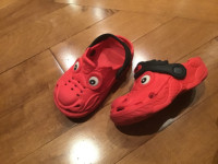 SIZE 10 RED CROC STYLE SHOES WITH OPTIONAL BACK STRAP