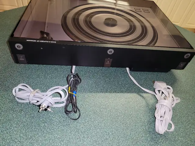 Bang and Olufsen 1700 Vintage Turntable in Stereo Systems & Home Theatre in Red Deer - Image 7