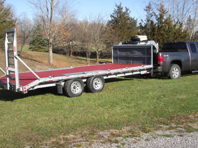2010 GMC Sierra 4X4 and Custom   Gooseneck Trailer in Cars & Trucks in Peterborough
