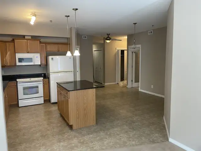 South Nutana Apartment for Rent (2 bed 2 bath + a den)63782602101123123