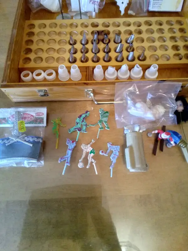 Cake Decorating Wooden Case & Accessories | Hobbies & Crafts | Ottawa ...