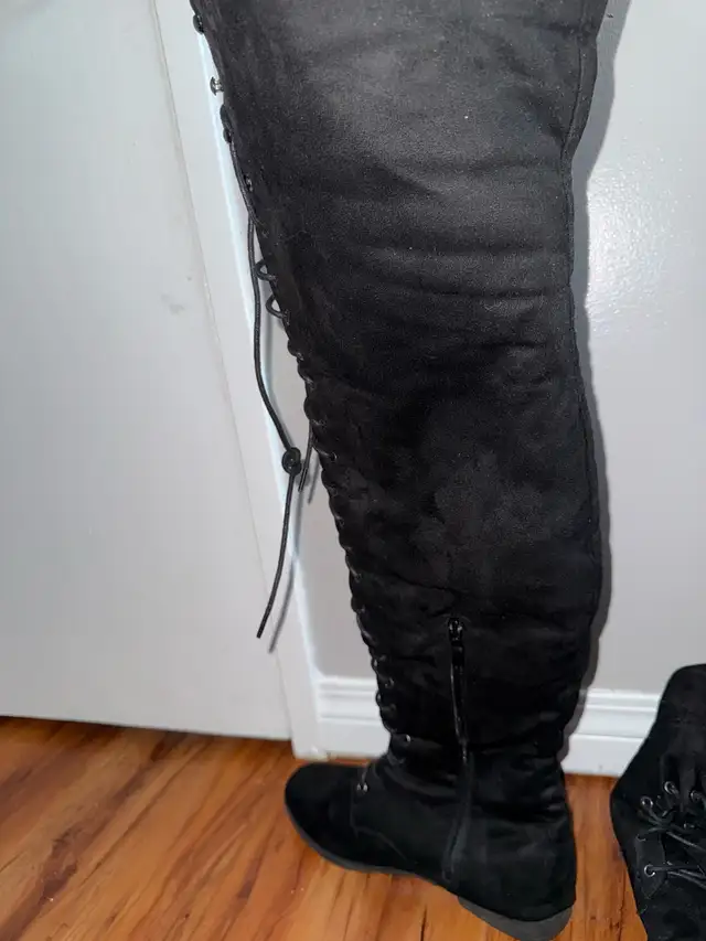 Women’s Boots in Women's - Shoes in Calgary - Image 8