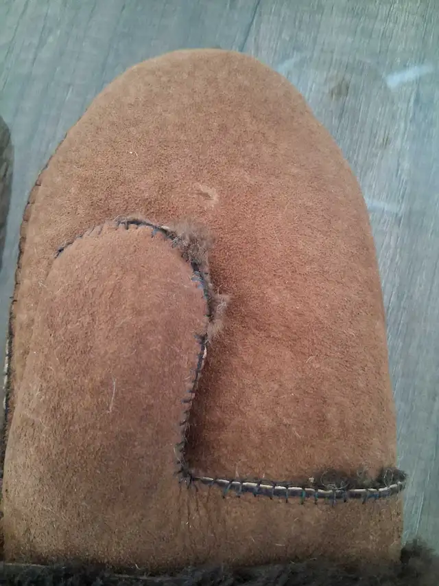 Recycled suede and fur mittens in Other in Winnipeg - Image 6