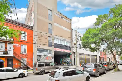 Former factory converted into a high-end, loft-style commercial space. Located on the 2nd floor, thi...