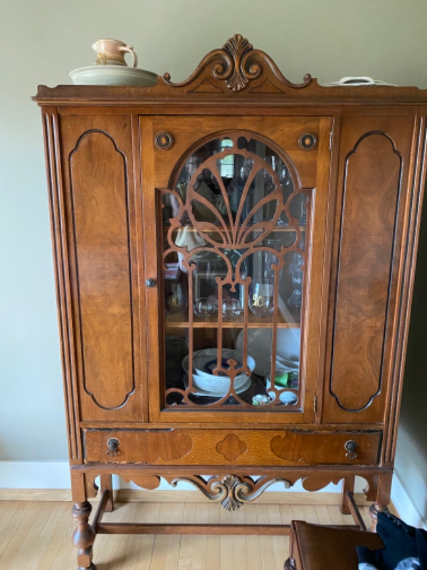 Dining room suite 100 years old Hutch, China and Table Dining