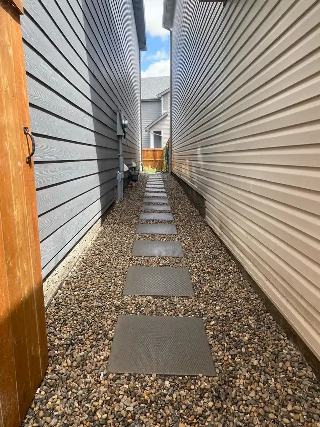 Landscaping sidewalk 543426442817054721