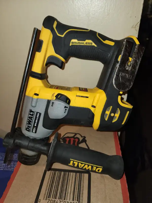 DEWALT 20V MAX ATOMIC Lithium-Ion   5/8"  SDS Plus Hammer Drill in Power Tools in Windsor Region - Image 5