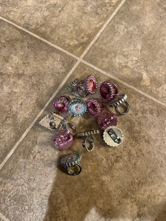 Elsa and Anna rings 