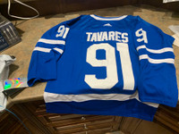 Toronto Maple Leafs mens medium Tavares 