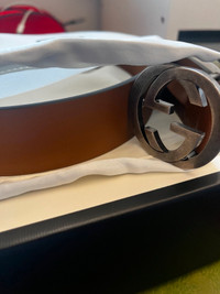 GUCCI Men's Leather belt with interlocking G Brown