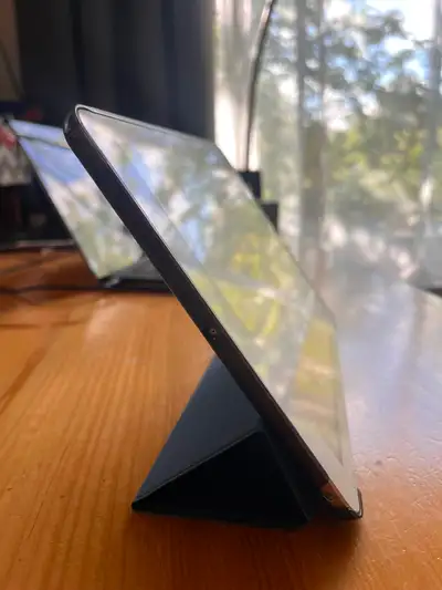 iPad 5e génération avec étui Écran intacte, View more