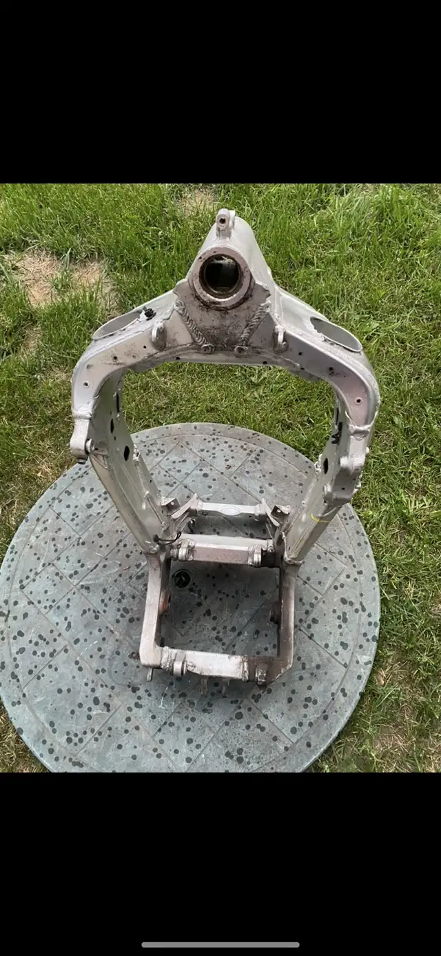 2004 yamaha r1   and  Yamaha r6r frame clean title  in Sport Bikes in Sault Ste. Marie - Image 4