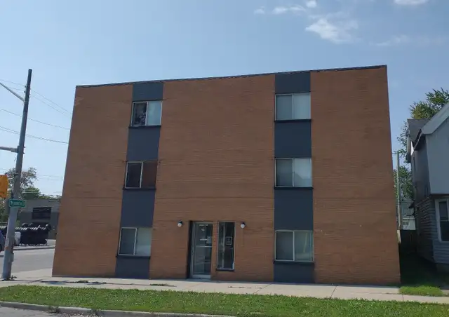 Downtown. Large 1 Bedroom Apt. All incl. utils. $1250