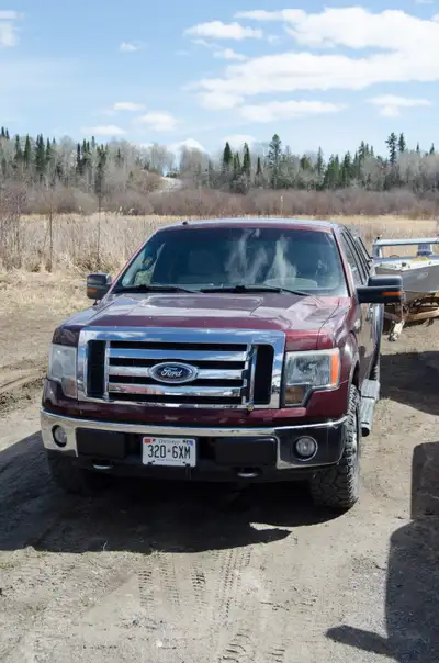 2009 F150 V8, with Raider cap and carrying racks. Drop-in box liner. Chrome running boards. Never in...