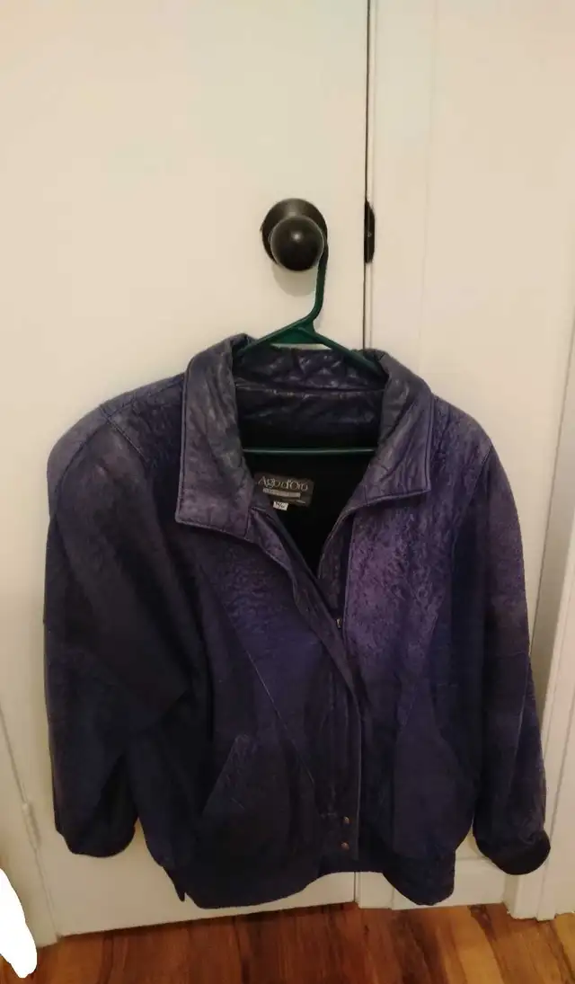 LADIES LEATHER COAT in Women's - Tops & Outerwear in Barrie - Image 2