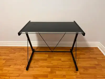 Table en verre trempé 36 pouces de large 24 pouces de profondeur 29 pouces de haut La plaque en verr...