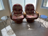 Two rattan armchairs / Deux fauteuils en rotin