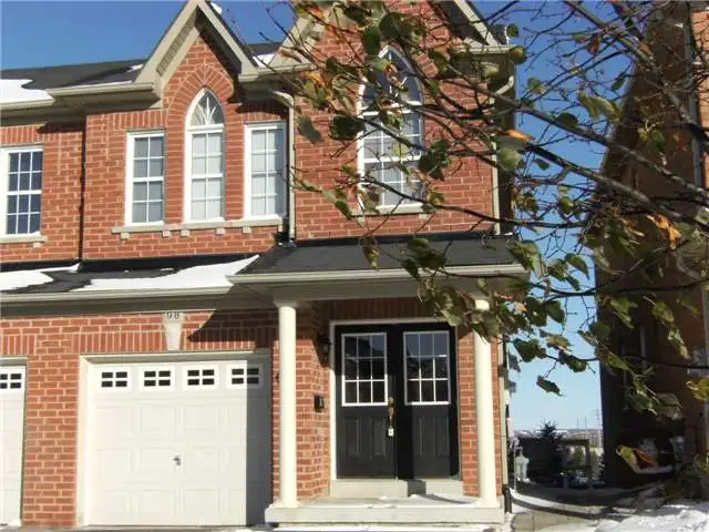 Spacious 3 Bedroom Home in Newmarket, 2 Parking Spaces/Laundry in Long Term Rentals in Markham / York Region - Image 10