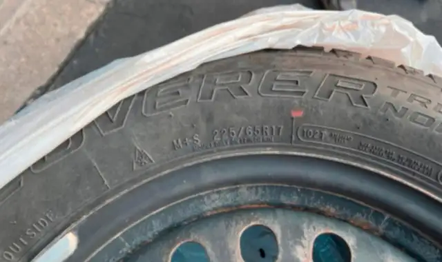 Four Cooper Discover True North Winter Tires (on rims) in Tires & Rims in Markham / York Region - Image 3