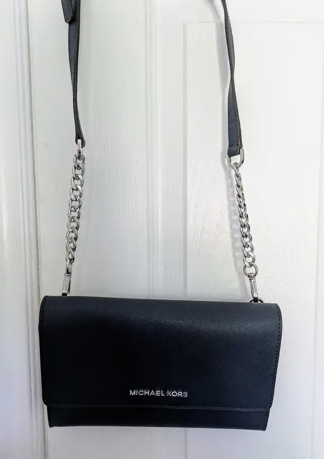 Michael Kors Crossbody Bag (Navy Blue) in Women's - Bags & Wallets in City of Toronto - Image 4