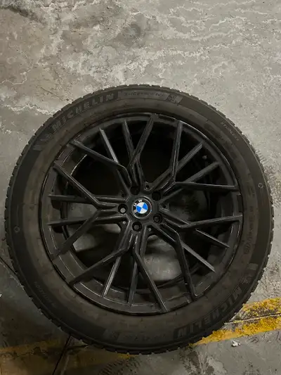 275/45R20 Michelin X-Ice Snow Includes: Rims, TPMS Came off a 2023 BMW X5 The perfect choice for win...