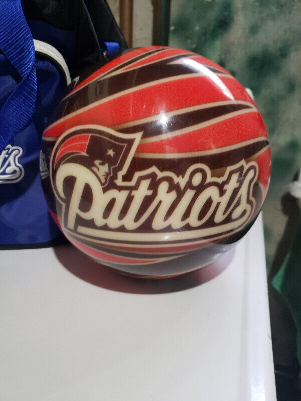 New England Patriots Bowling Ball in Arts & Collectibles in City of Toronto