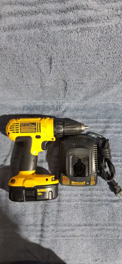 Used Dewalt 18volt 1/2" drill/ driver, battery & charger. Drill DC759 Charger DW9227