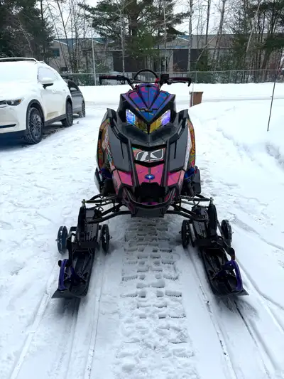 2020 Polaris Khaos 850 155" – Prête à rider ! ☑️ 3 025 Kilomètres ☑️ Bumper arrière Trenchers ☑️ Tab...