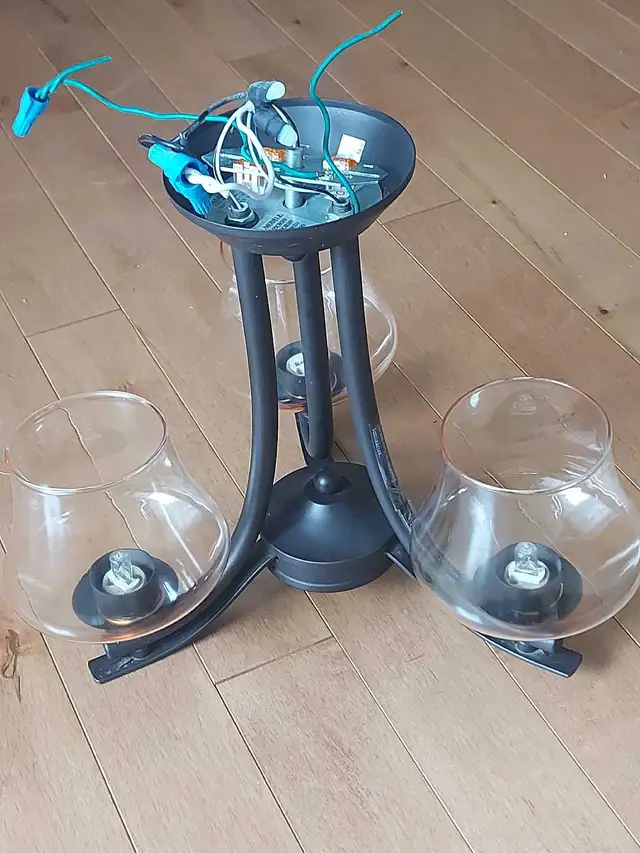 hanging light fixtures  in Indoor Lighting & Fans in Moncton - Image 8