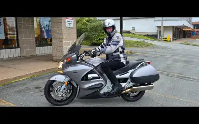 I AM SELLING MY 2003 HONDA ST1300. THIS IS THE LOWEST KILOMETER 2003 ST1300 IN ALL OF CANADA ON KIJI...