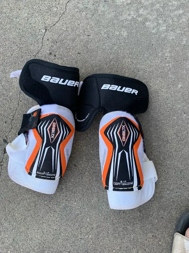 hockey elbow pads in Hockey in Edmonton - Image 3