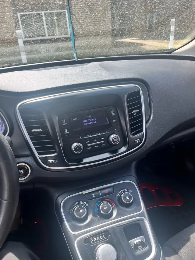Chrysler 200 2016543426406536325122