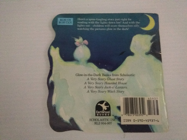 Halloween book: A Very Scary Ghost Story glow in the dark 1992 in Children & Young Adult in Cambridge - Image 2