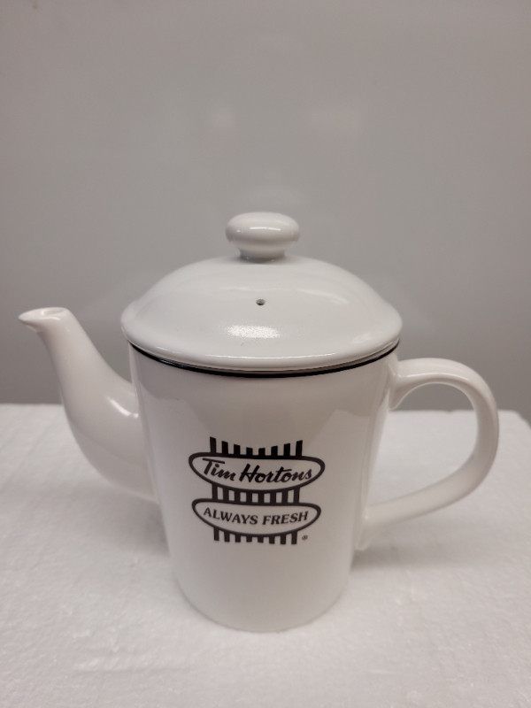 Vtg Retro Tim Hortons 2 Cup Tea Pot With Lid in Arts & Collectibles in Dartmouth