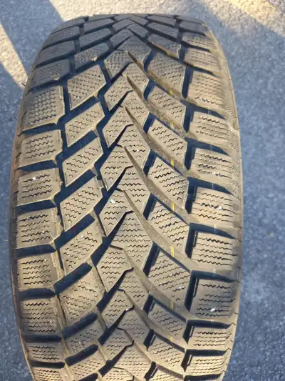 2 pneu hiver mazzini 215-45-r17 bon pour 2 hiver 160$ les 2 514|452|9727