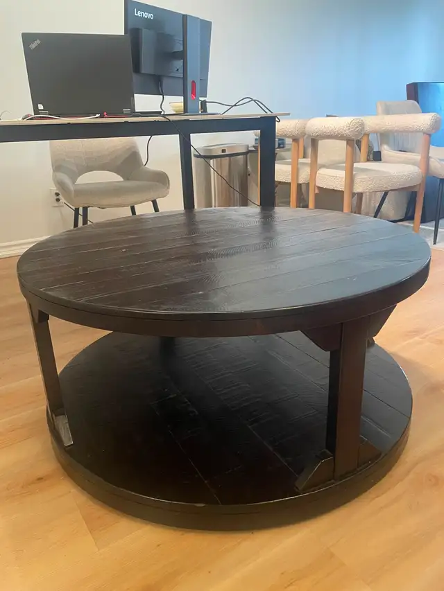 Wooden Coffee Table  in Coffee Tables in Mississauga / Peel Region - Image 3