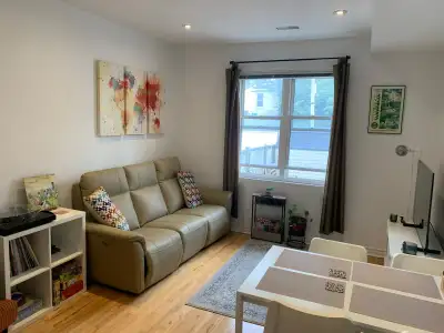 Dwntwn Renovated 2 Bdrm Near UofT; Hospitals University/College