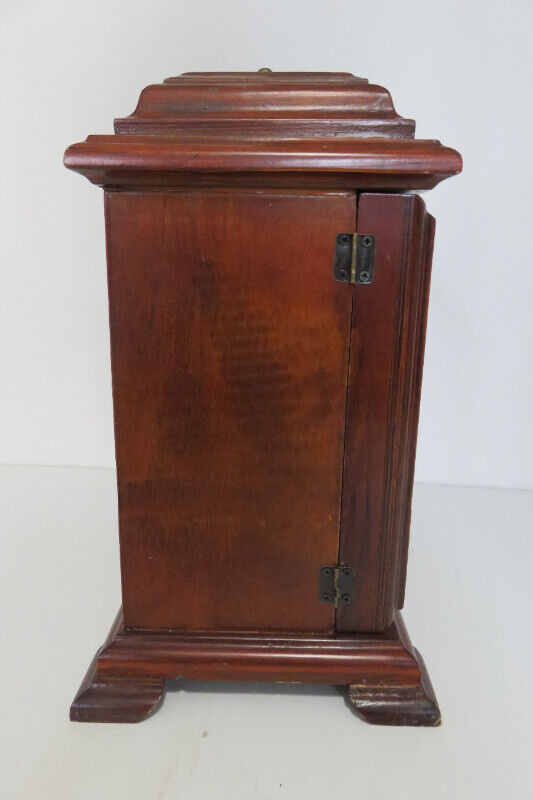 Horloge de bureau à quartz travail. Style antique. dans Art et objets de collection  à Ville de Montréal - Image 3