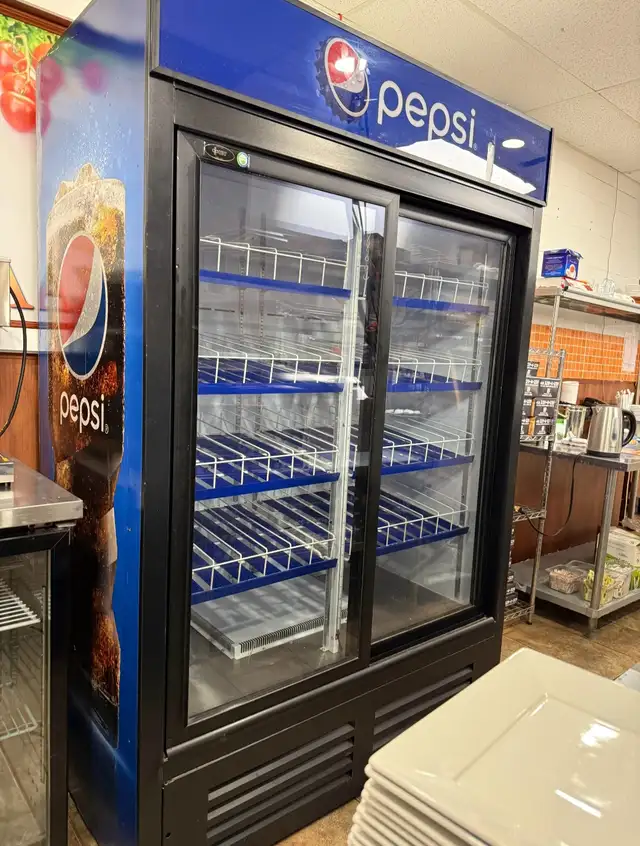 Frigo/Fridge/Réfrigérateur commercial double porte. in Other in Laurentides - Image 6