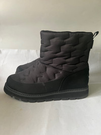 Women’s Size 8 Helly Hansen Spring / Fall Boots