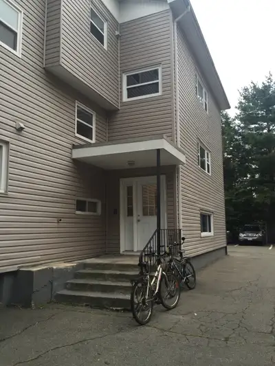 2 large bedroom apt. prime location 5 min. walk to Dalhousie & QEII
