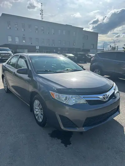 Je met en vente une tres belle camery 2014. 121000km au compteur Mécanique A 1 , rien a faire dessus...