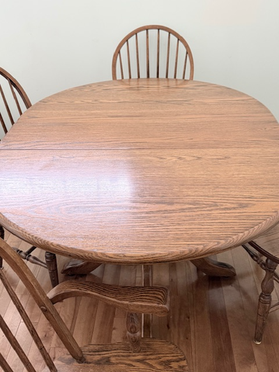 Table Beautiful Solid Oak with 4 Captain Chairs Excellent Shape, View more