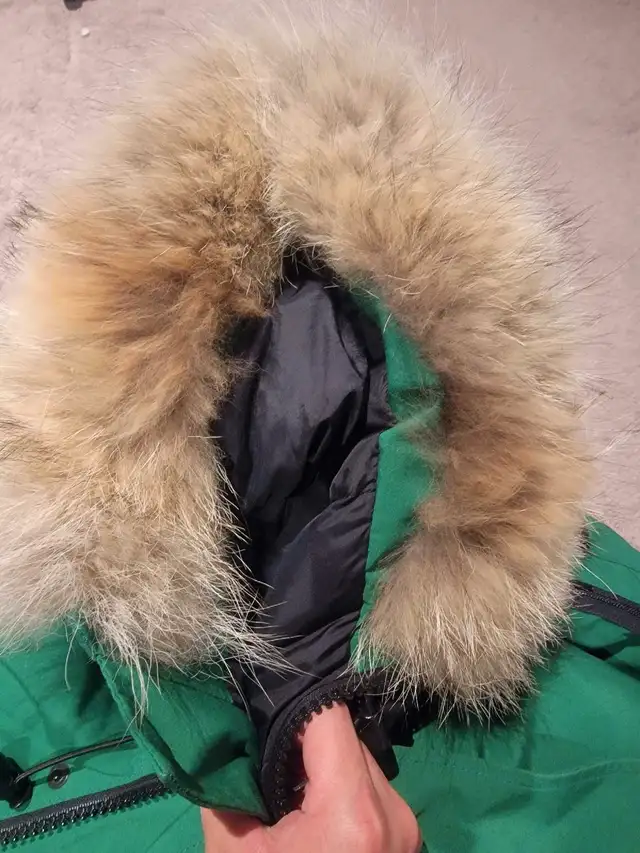Green Canada Goose Bomber Jacket in Men's in Ottawa - Image 7